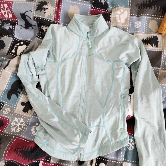 Lululemon - Picture 2 of 3